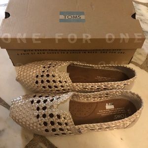TOMS woven classing shoes